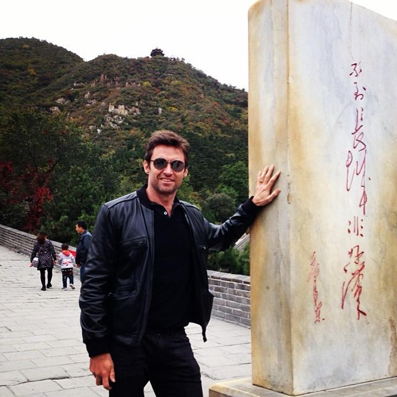 “好汉碑前留了影，才知‘好汉’真难成，那台阶累得我腿都不是自己的啦！”
到长城那