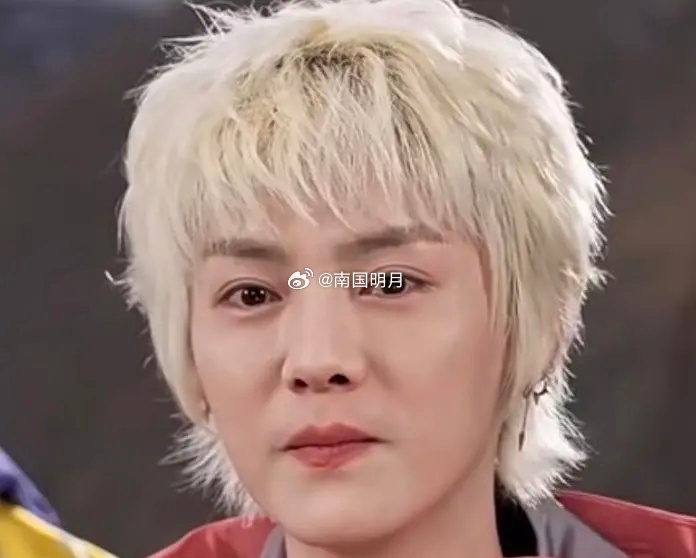 谁能认出这是鹿晗啊，第一眼看成姜思达了。 ​​​