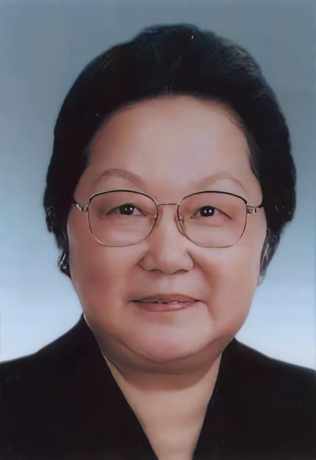 她是上海市人大常委会原主任、党组书记，上海市政协原主席、党组书记，从湖南长沙走出