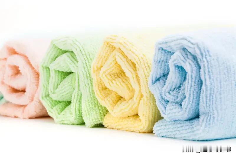 高层住宅火灾太可怕了，掌握应急处理措施很有必要。
首先要保持冷静，别慌了神。如果