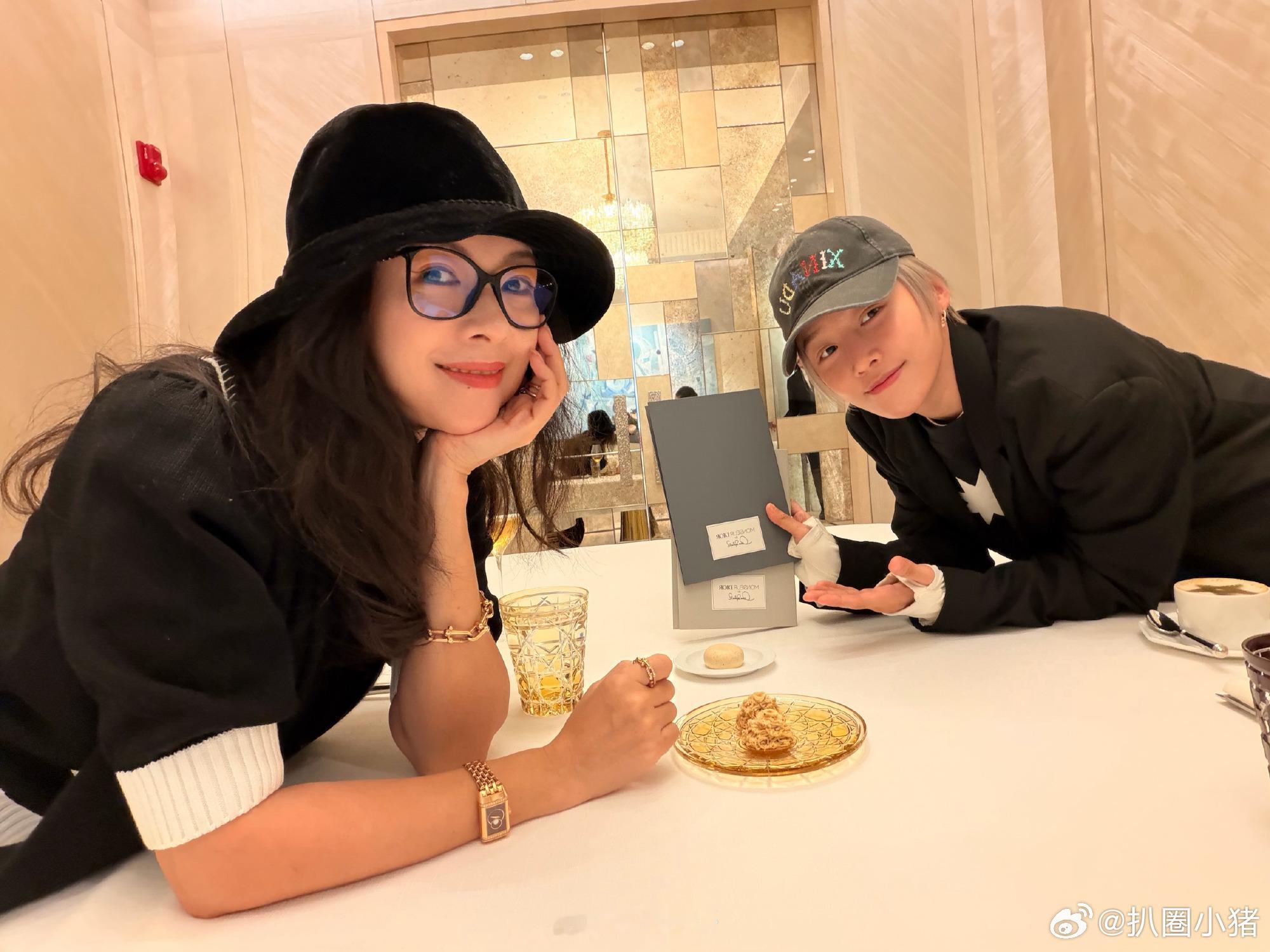 刘雨昕晒和章子怡合照！美女聚会