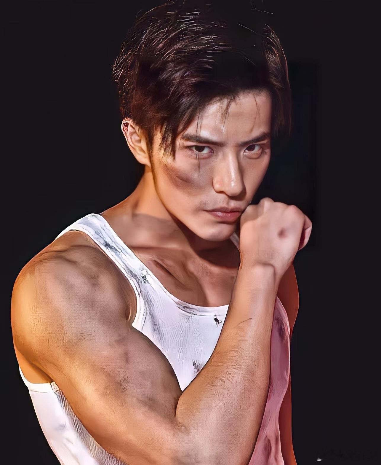 疑似徐开骋新恋情徐开骋这是又有新恋情了？被拍到连续好几天接送一个女生，还一起回家