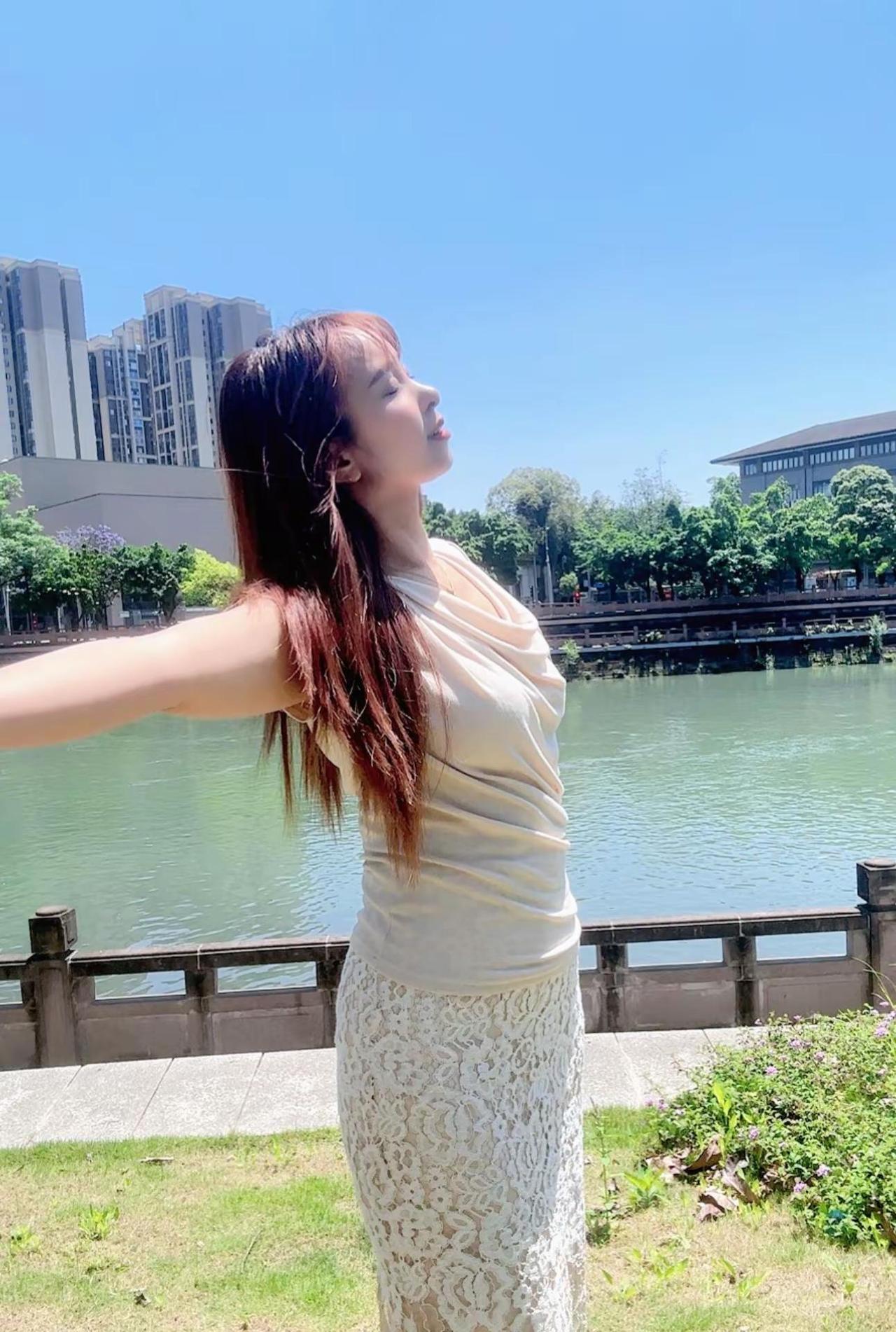 成年的世界没有告别仪式 只有心照不宣的疏远和不联系的默契 可能会突然想起 但不会