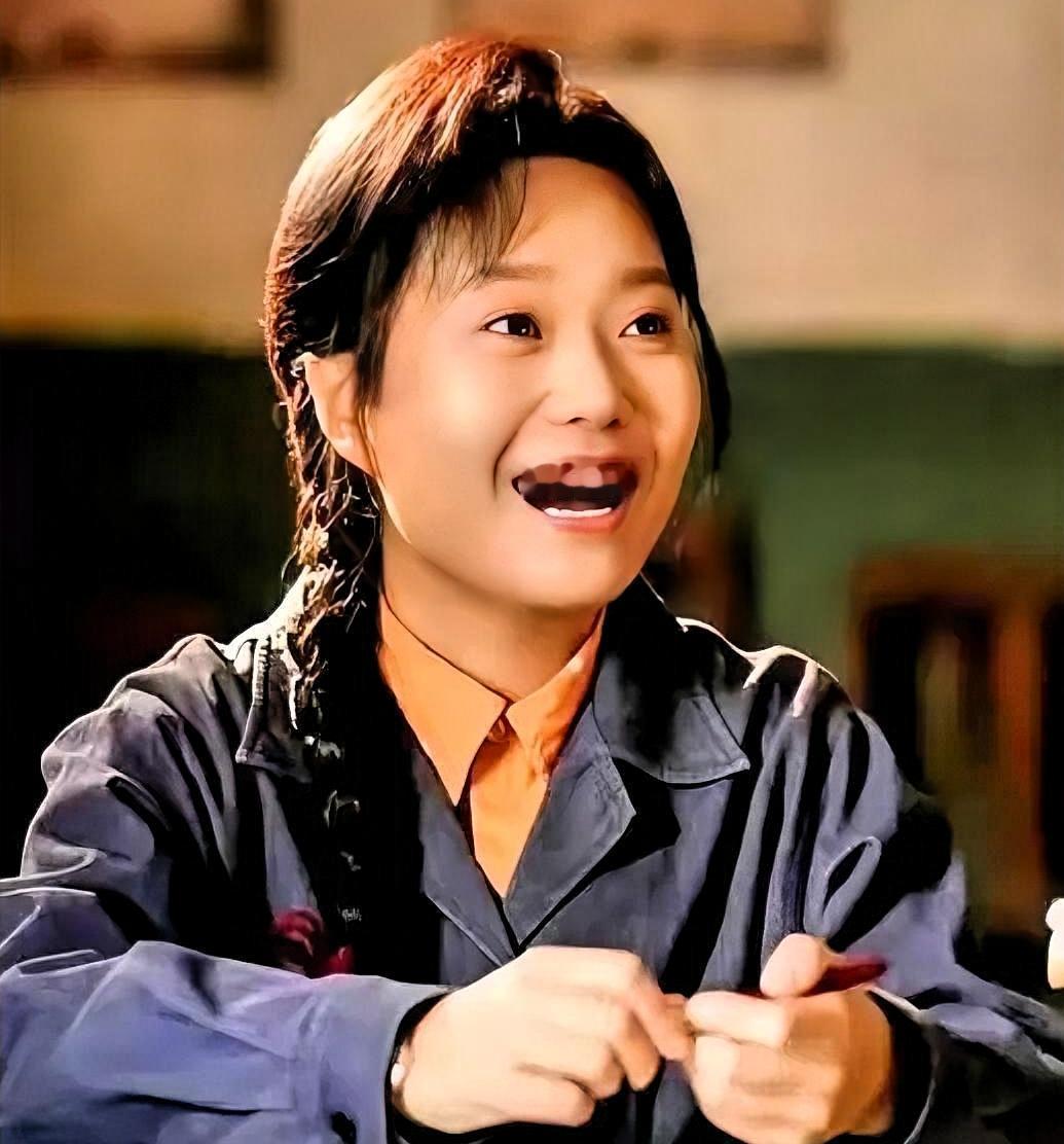 李雪琴的走红，其实是一场精心策划的‘学历降维打击’，只是没人愿意戳破。
 
大家