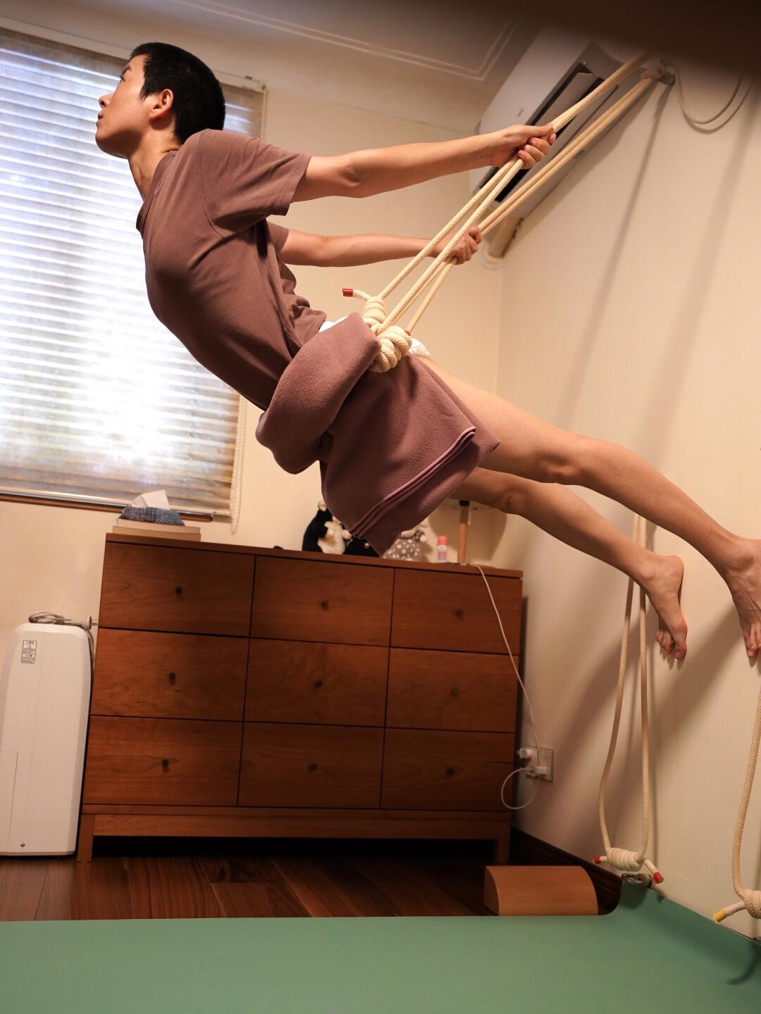 提升剑突，先后弯再前屈