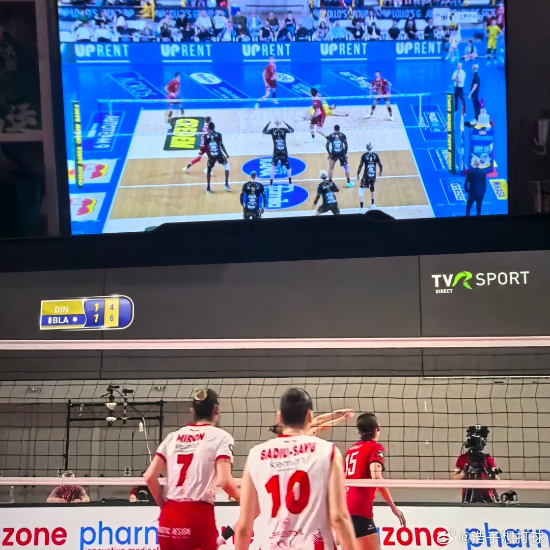 好久没有这样开两个设备一起看球了～ 