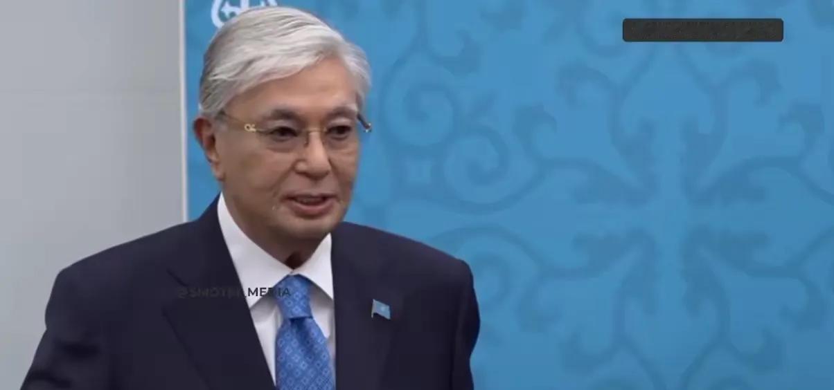 哈萨克斯坦总统托卡耶夫25日就俄乌战争对普京表示：“年轻人正在不断逝去。他们是俄