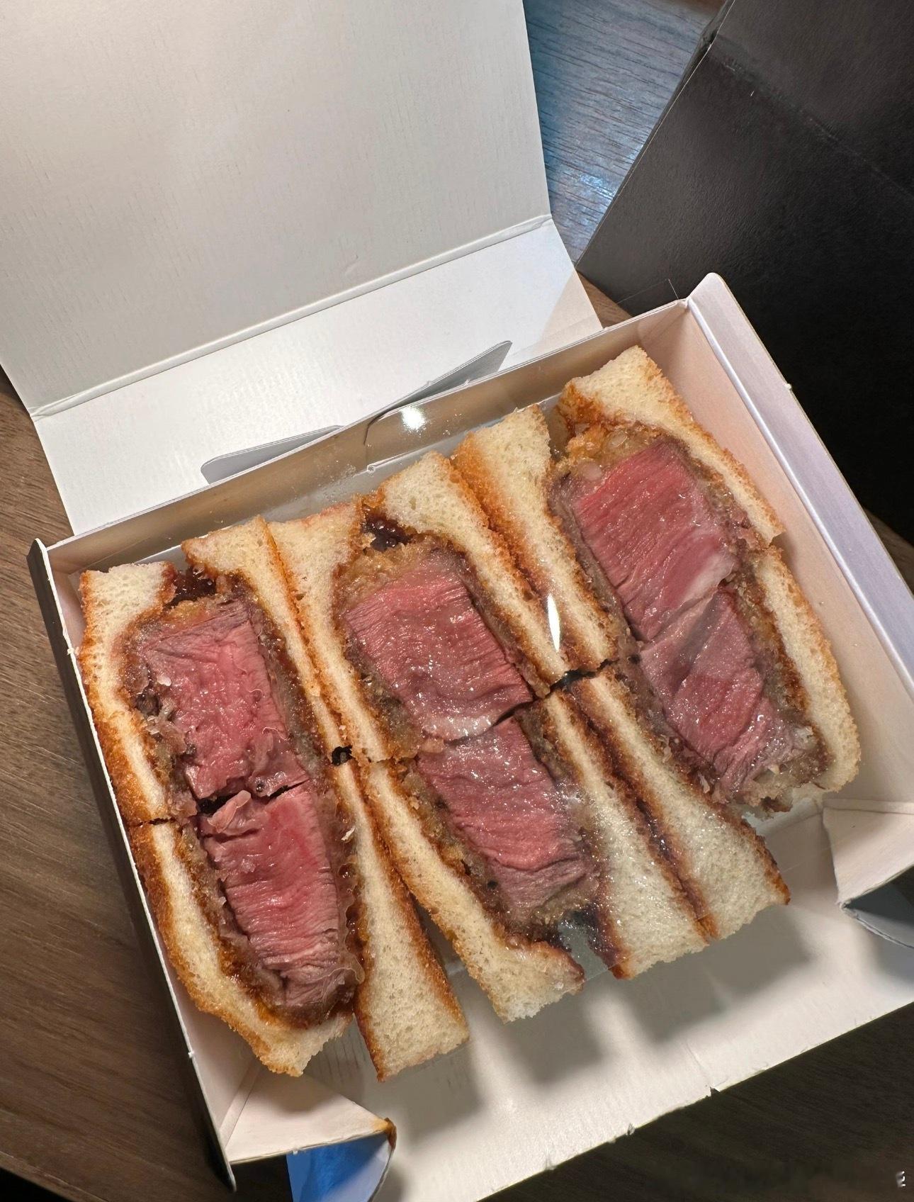 助理点的外卖，不行我要把这家外卖店的名字，套话套出来，但是也不能表现出我很想吃的
