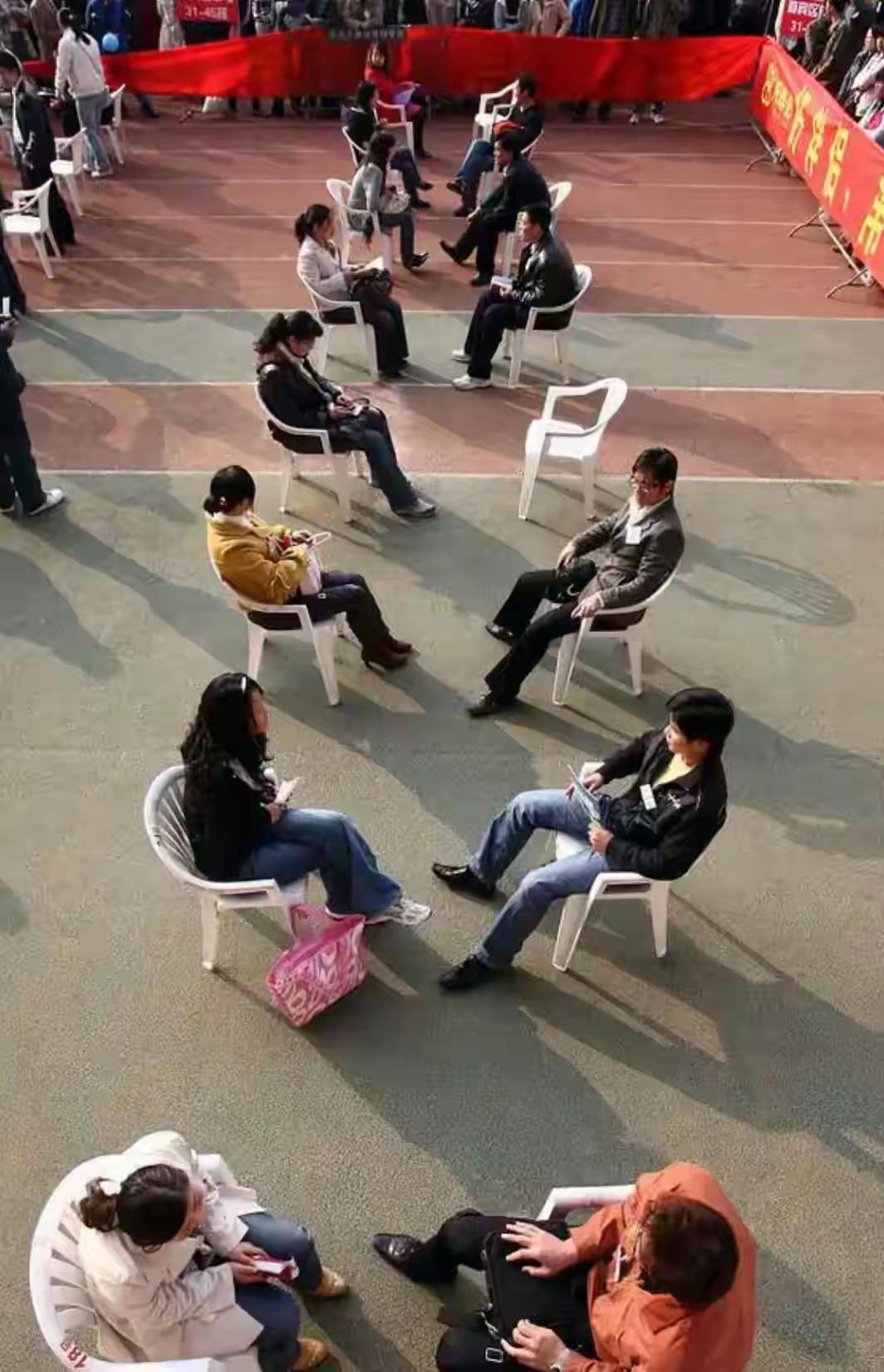 农村光棍娶不到，城市剩女嫁不出？婚恋市场两极分化，核心不是缘分不够，是现实问题卡