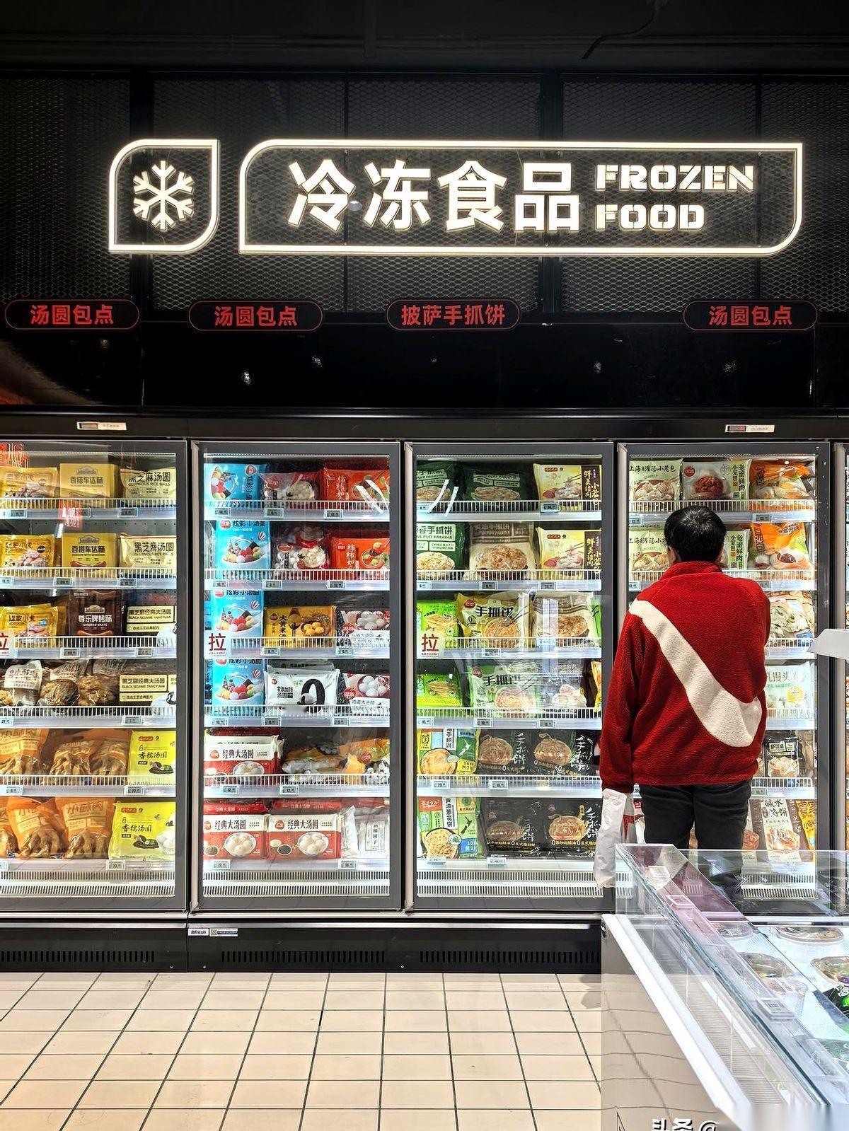 楼下那个“胖物美”，装修完终于开了。
我兴冲冲跑下去，好家伙，差点以为自己走错了