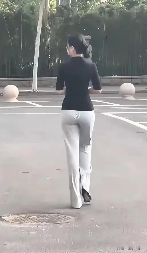 轻纱拂面，步履生莲。