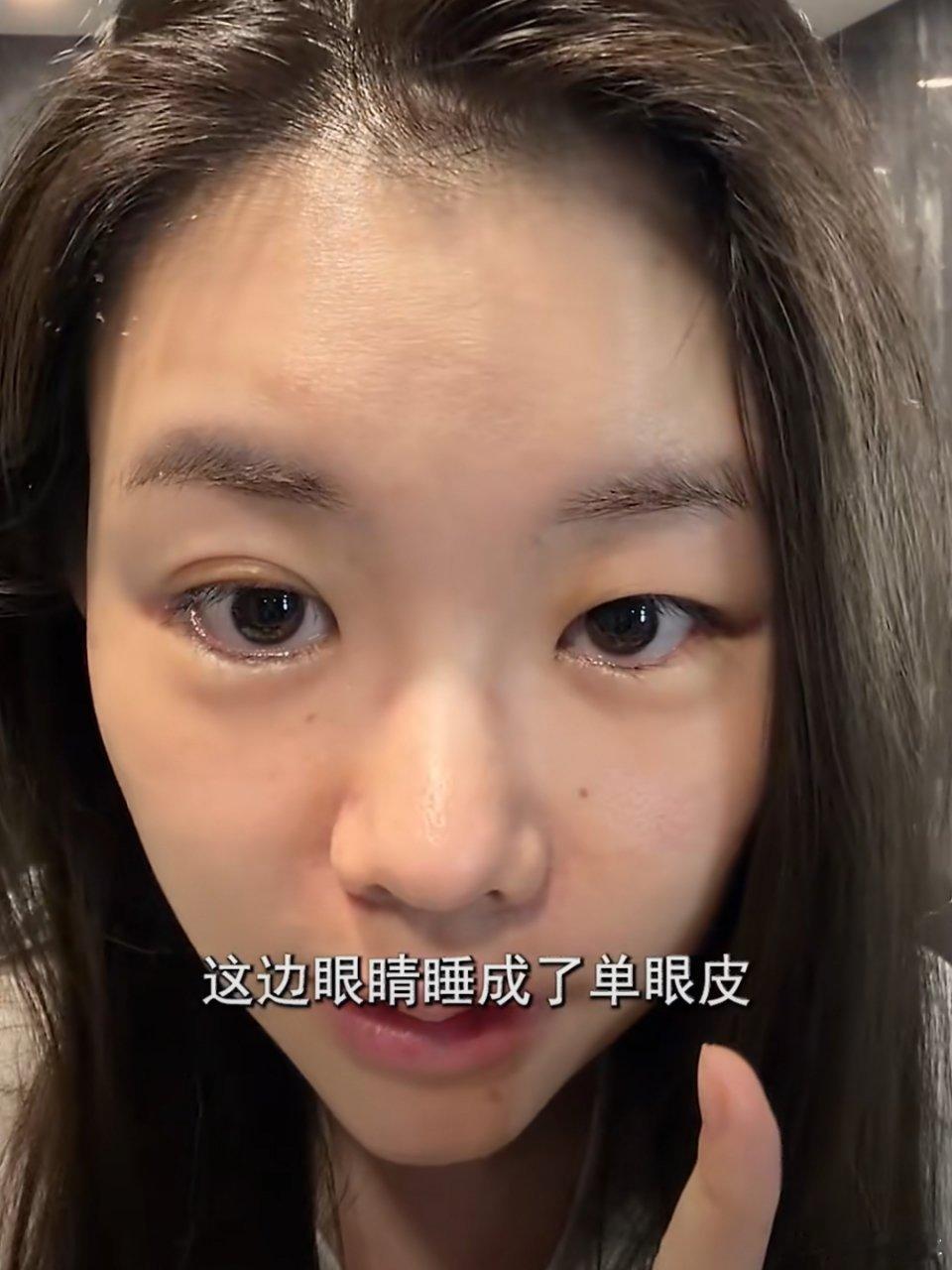 姜乘澜关于贴双眼皮贴的小分享原来贴一段时间双眼皮能定型，早上开始贴，下午掀掉化妆