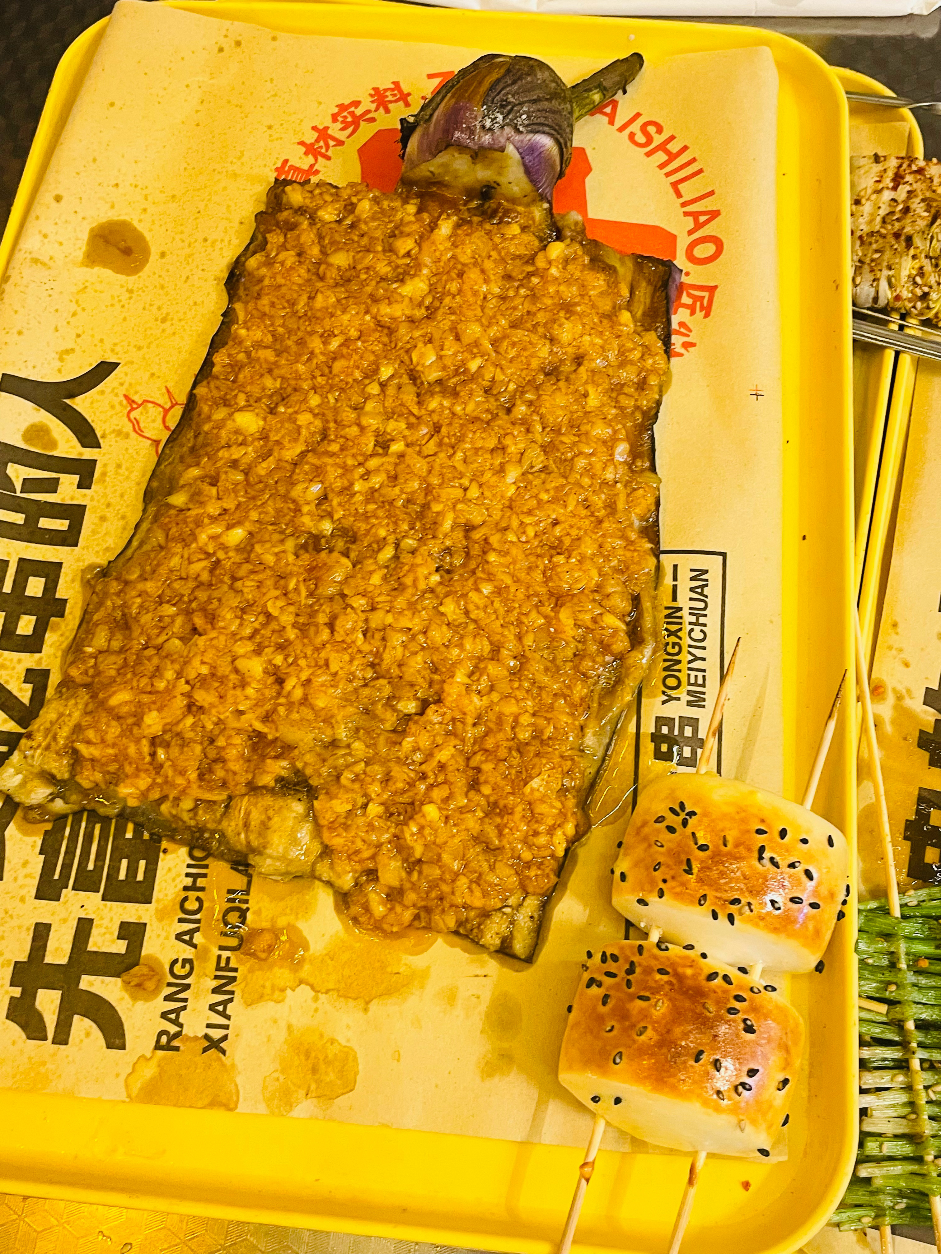来江西的第一餐，是烧烤，这边烧烤很便宜，肉便宜，素菜贵。 点了这么多，才126元