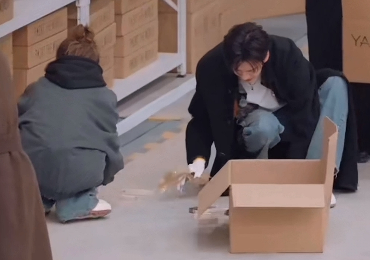 无予伦毕  💛无予伦毕 这也太可爱了吧！！！ 老妈在老爸身边真的好像小孩