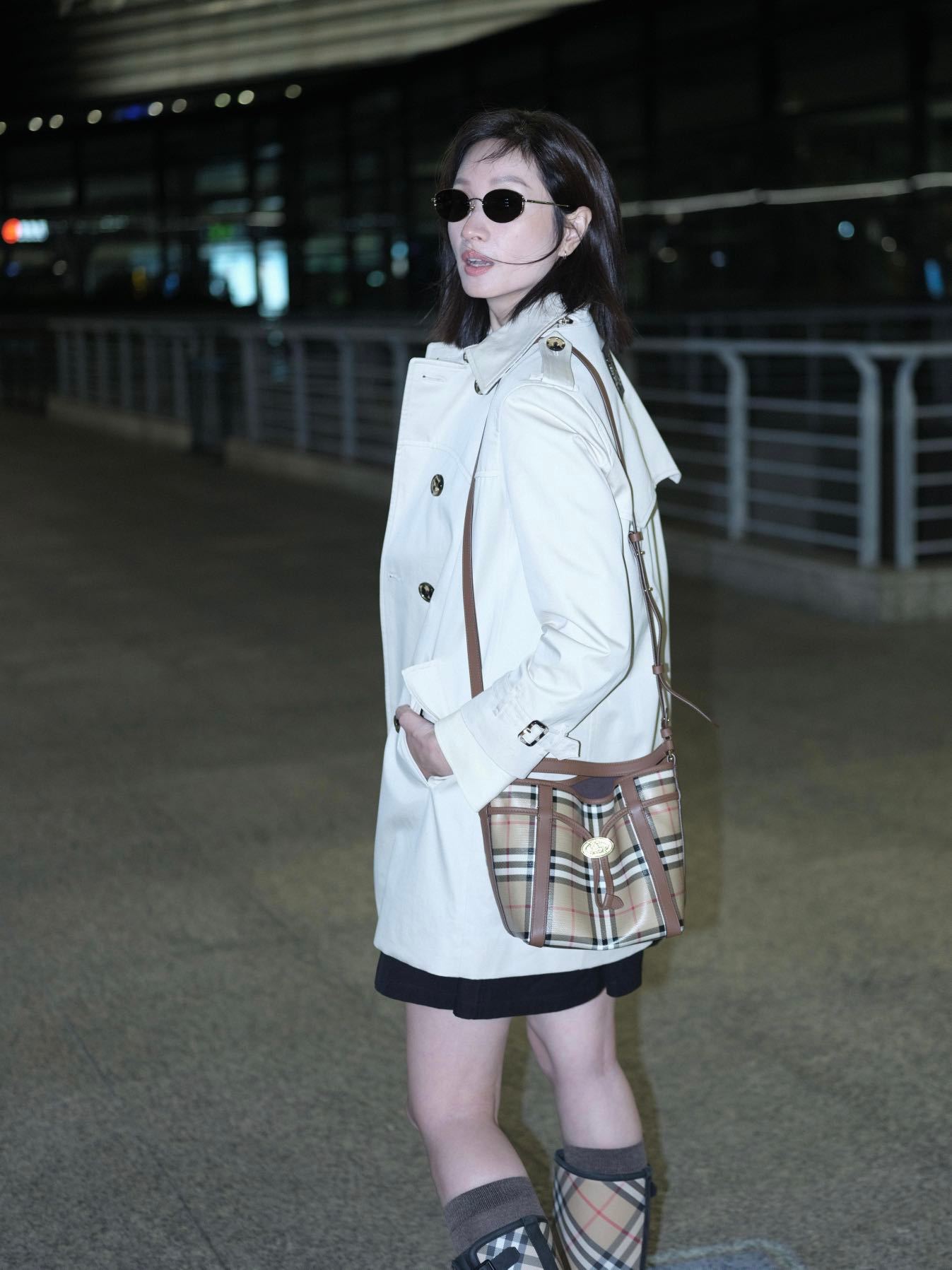 品牌代言人领衔演绎Burberry仲夏OOTD，      八位艺人解锁夏日英伦