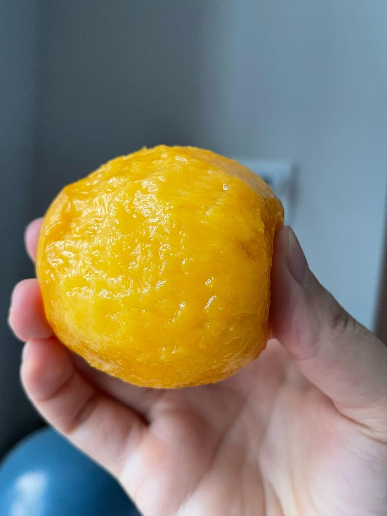 晶莹剔透的蜜柚，甜蜜多汁，一口咬下，满嘴生香！🍊😋