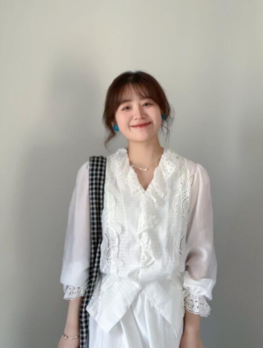 今日份纯白穿搭 随便搭几个配饰就很好看