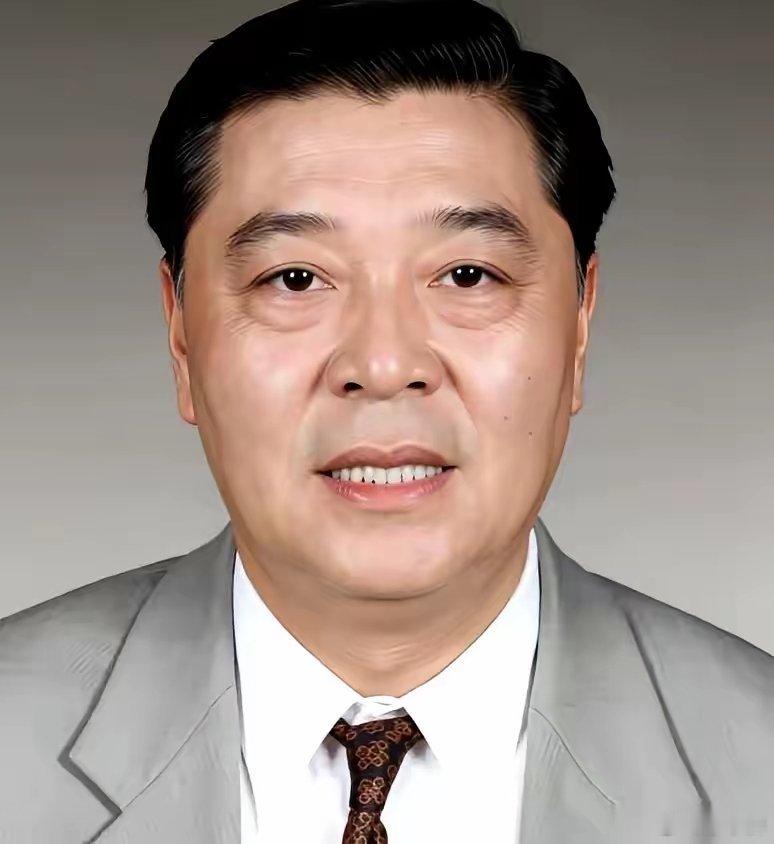 上世纪七十年代有一段真实经历，情节精彩程度远超虚构爽文：一位在贫困县域任职的基层