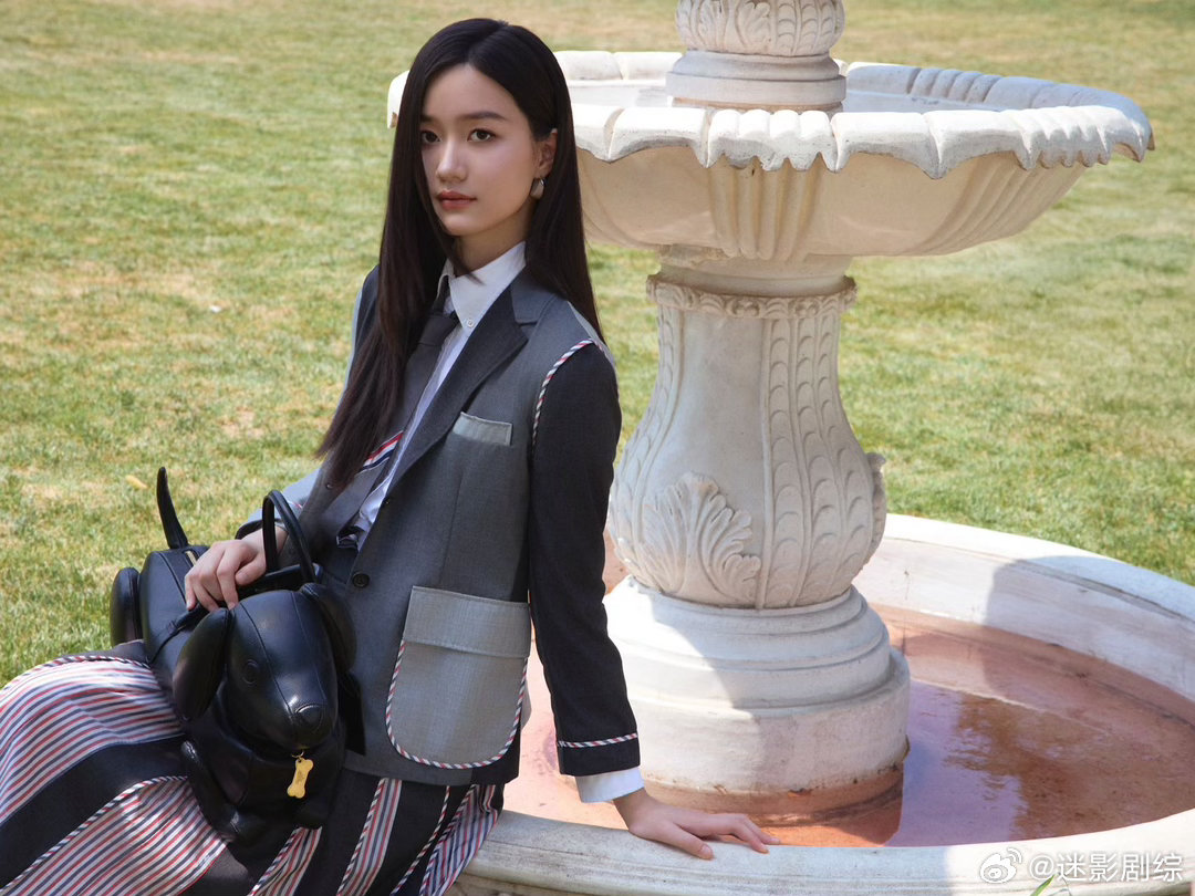 温宜公主纪姿含长大了 原来“吾家有女初长成”是有画面的🥹纪姿含穿着学院风套装裙