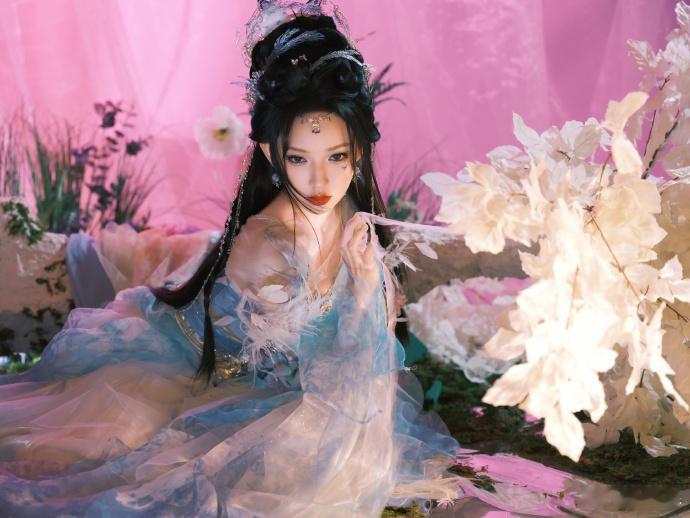 程潇撑伞神图  程潇撑伞神图🈶了！咱们的姐姐真的好像从画里走出来的呀！ 程潇好