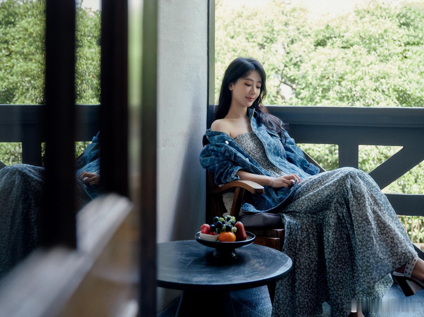 杨紫瘦出新高度！四肢纤细，腰肢盈盈一握，状态绝佳，颜值与气质双在线，让人眼前一亮