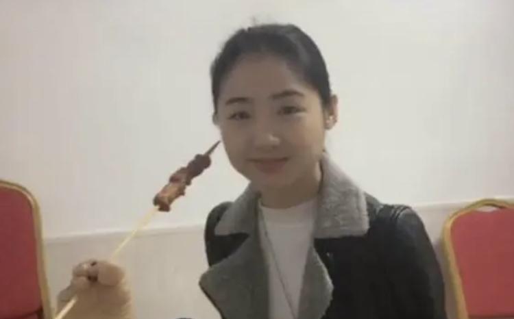 杨佩的今日 
        陕西女人杨佩，今年37岁，已经有了二个孩子，女儿快