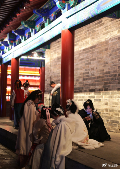 建议微短剧先备案后开机 先备案、再开机、严审核、优内容。让微短剧告别粗制滥造，迎