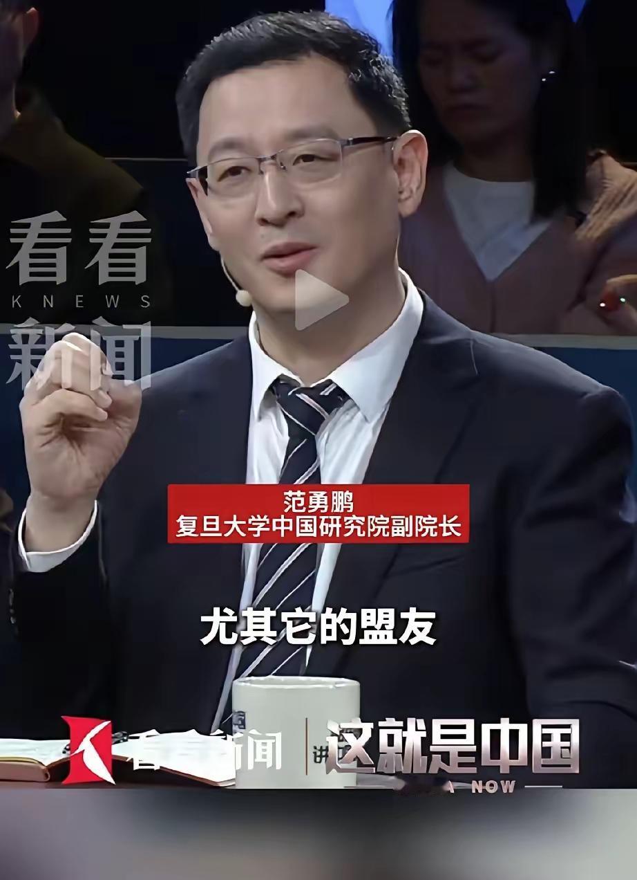 【他冉冉升起】
在正院长张维为提出：我们打造一个新秩序，不是美国那种霸权主义。