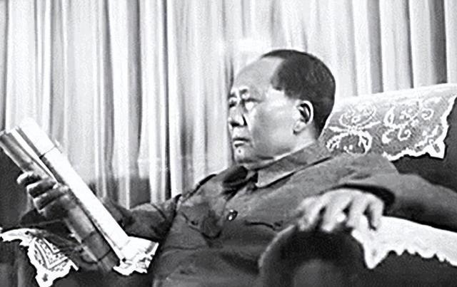 曾泽生从朝鲜回国并受到毛主席接见后，为何回家交代妻子：北京不能待了
1951年3