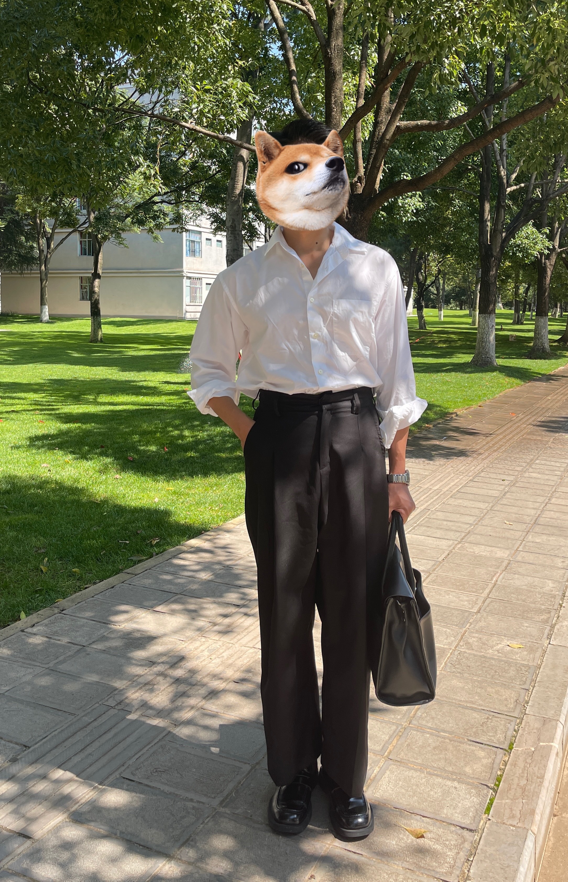 受邀到大学演讲院长系主任 教授们说 我吃了很多苦，很不容易，很励志，很优秀，热泪