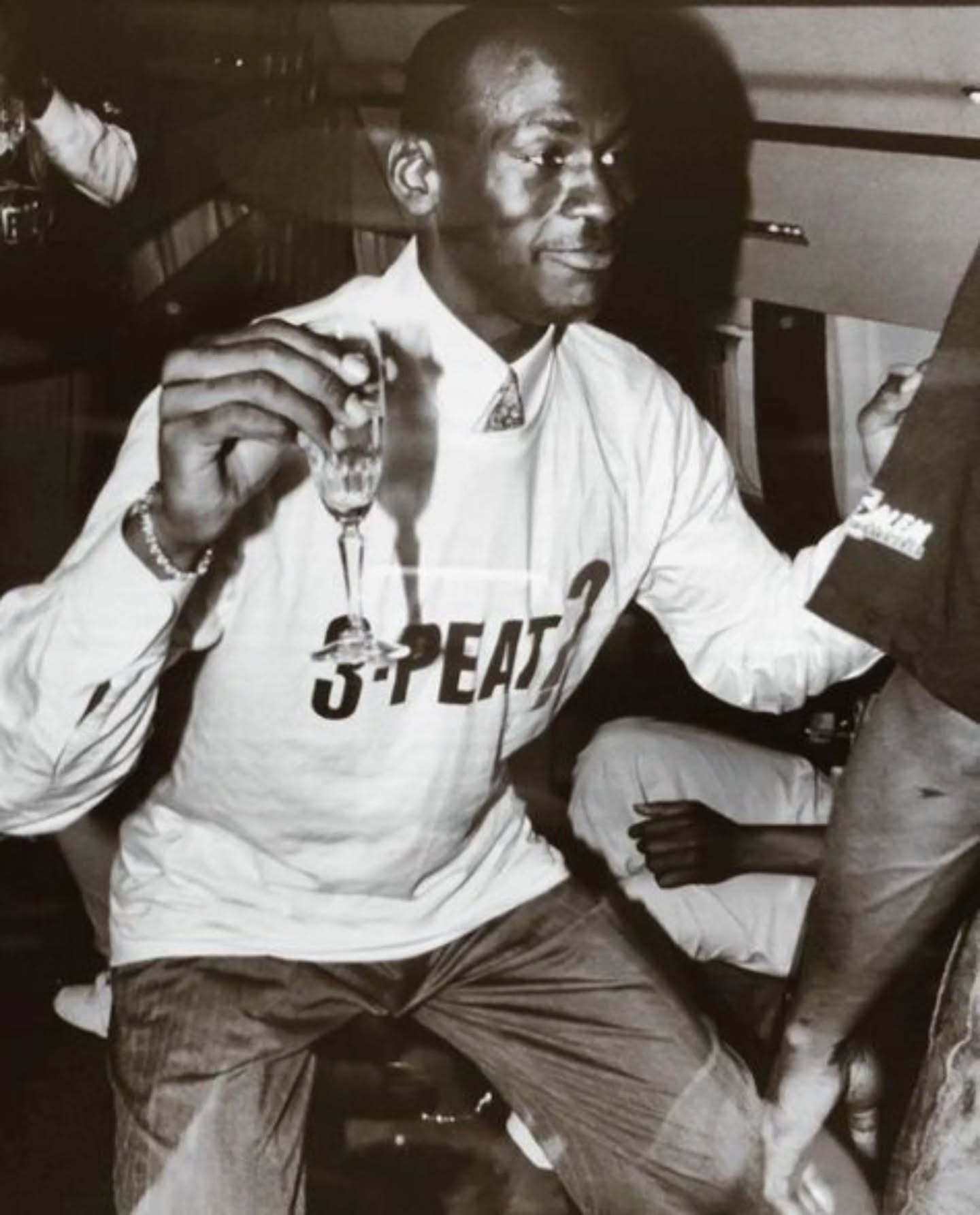 Michael Jordan 第一个三连冠后庆祝 