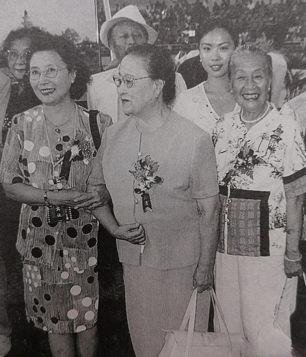 图一 凌元老师气质真好，呱呱叫
图二 呱呱叫的水鸭子，演得超好