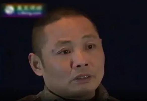 2007年湖北武穴，老兵刘亮华只是好心帮困难战友咨询低保，却遭到窗口工作人员言语