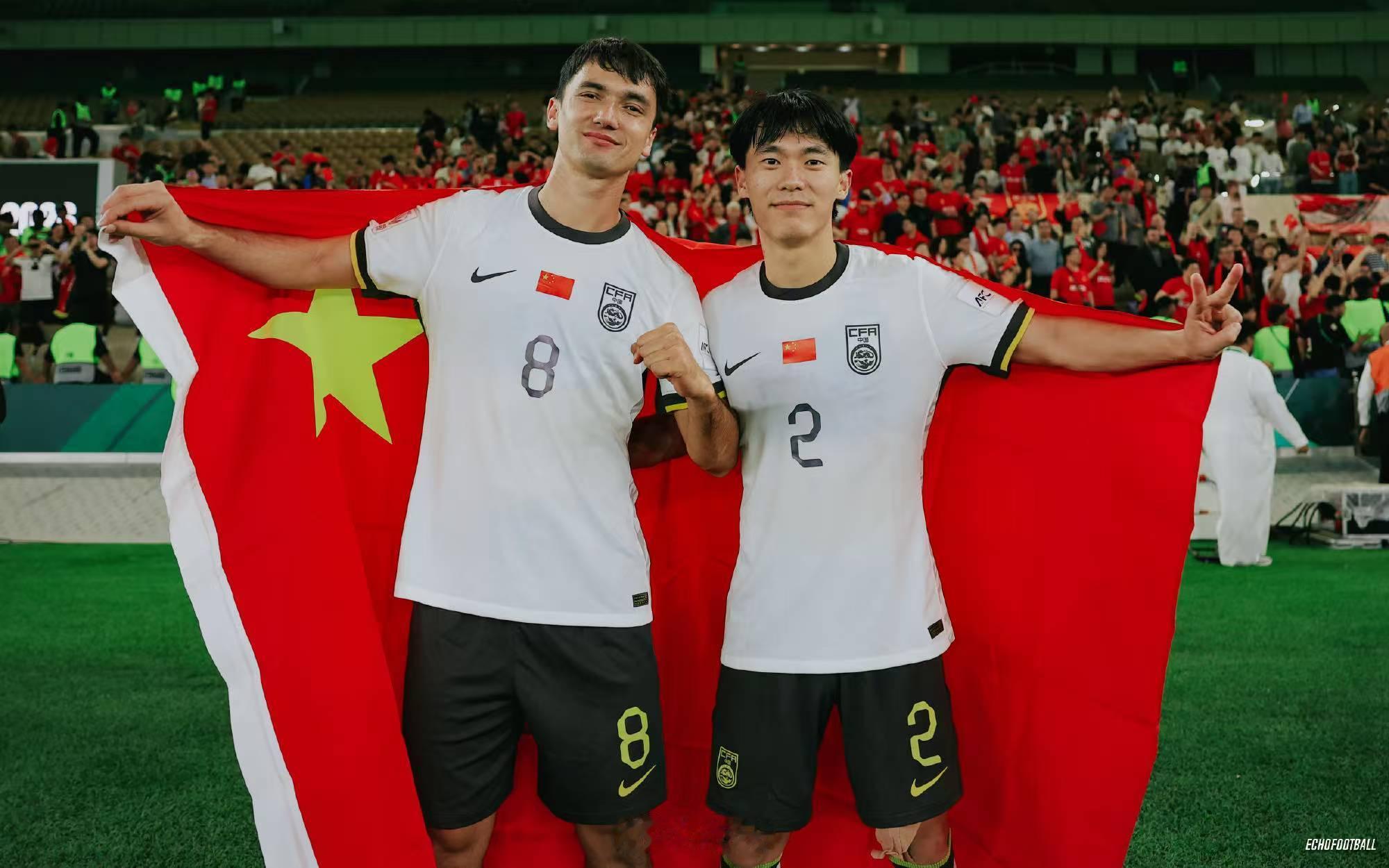 U23亚洲杯的赛场，木塔力甫与胡荷韬，这对成都蓉城双子星，一起并肩作战。半决赛，