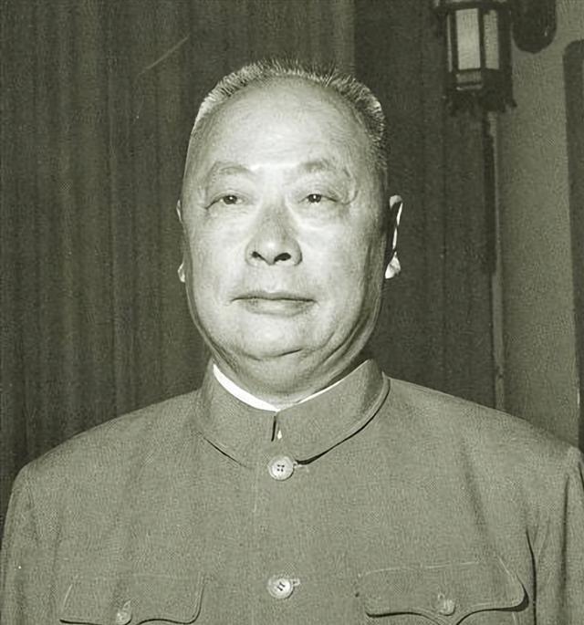 1955年，最初拟定11位元帅，会上却定下9 人，周总理一通打来的电话，保住了十
