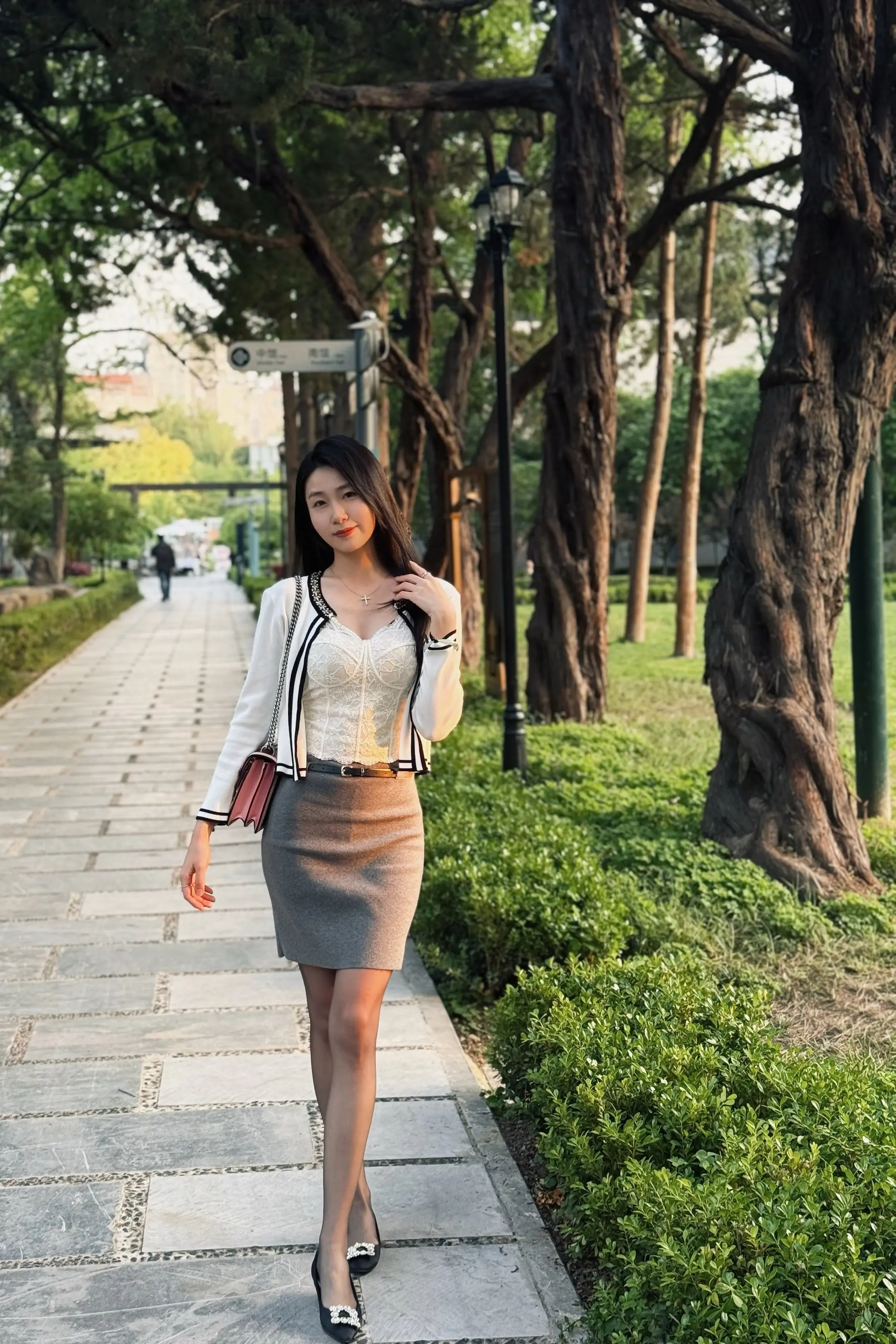 努力不是为了惊艳所有人，而是不负自己，不负时光。。 