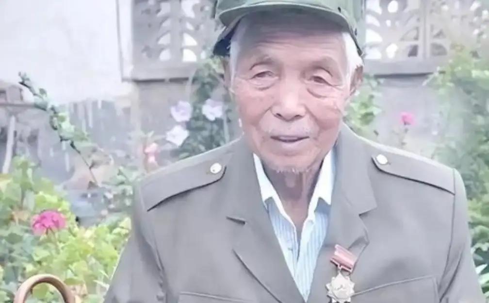 1979年，战士黄干宗被两名越南女兵活捉，他本已经做好了慷慨赴死的准备，没想到两