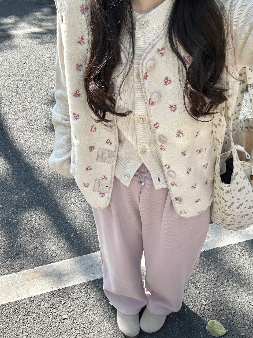 Bm内搭叠小熊针织和碎花马甲好甜！！