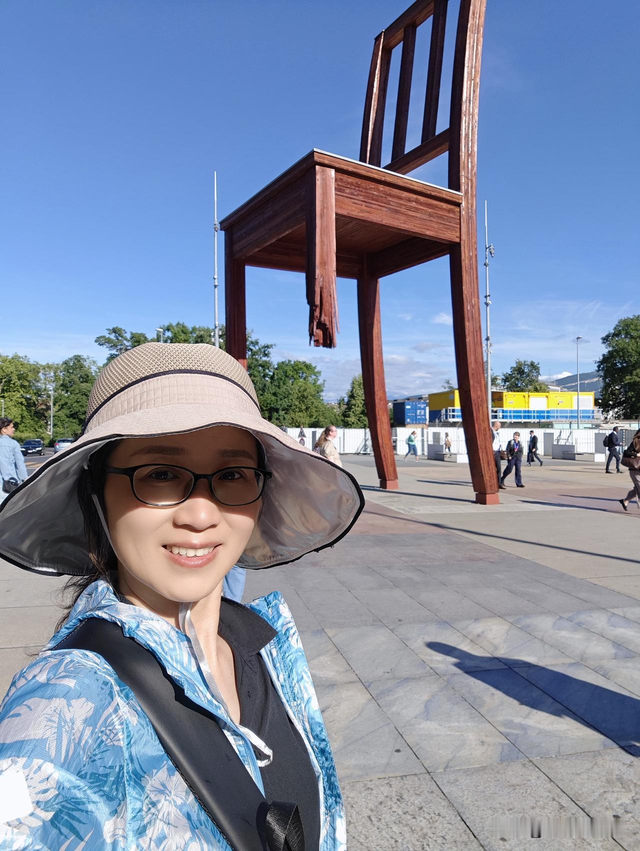 房车漫游瑞士的日内瓦，把房车停在郊外的P+R停车场，坐火车进城，一天打卡国际区、