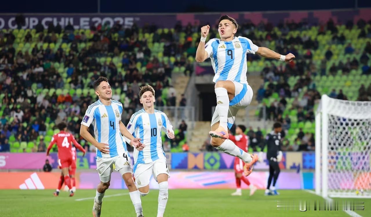 U20世青赛，十人阿根廷3：1古巴！
上半场萨尔科梅开二度，九十分钟替补出场的苏