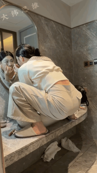 化妆就要精致，
这是对别人的尊重，
也是提高自己的自信！