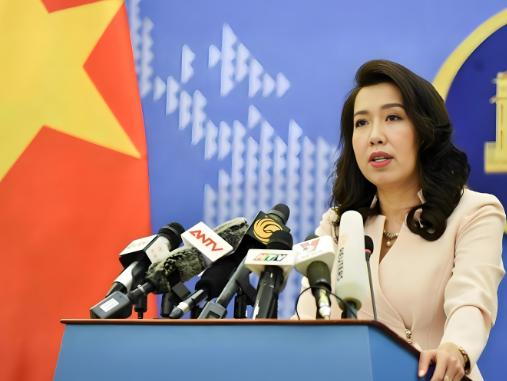 越南给中国上了一堂血淋淋的国际关系课！一边搂着美日欧的腰肢搞产业联姻，一边死死拽