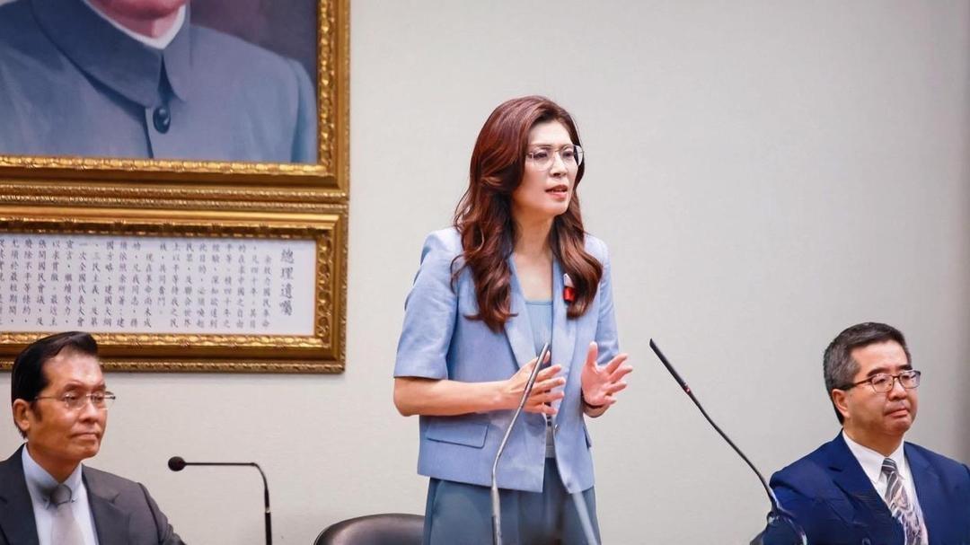 民进党拿行政刀砍两岸交流？郑丽文一句话戳穿——挡不住！

郑丽文痛批民进党拿查办