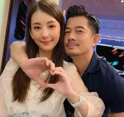 方媛和熊黛林一个嫁天王一个嫁富商，你们觉得谁嫁的更好？

都说天王郭富城对老婆抠