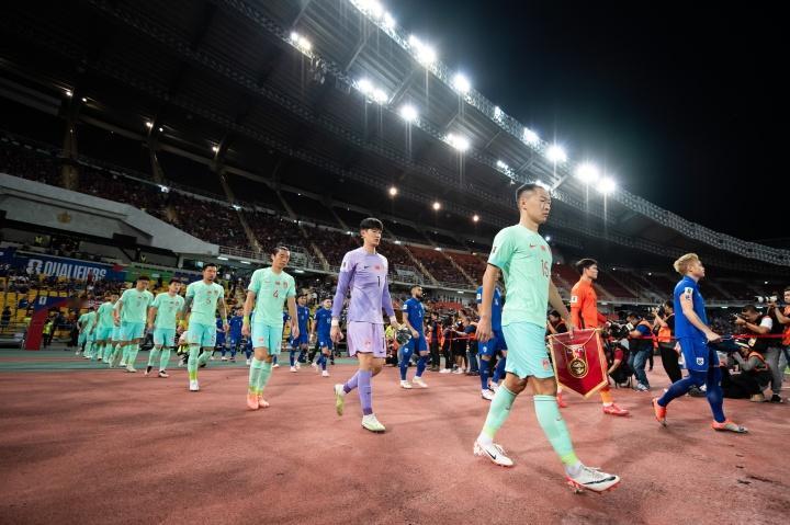 国足迎来坏消息
邵佳一很无奈
国足六月难觅对手，或只与泰国进行一场热身赛
北京时