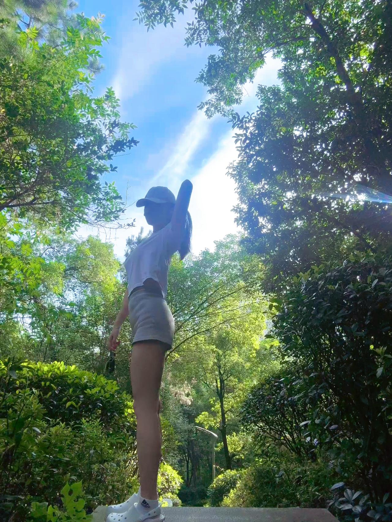 男人如果过了三十五岁
还没有结婚
二十多岁的姑娘

多半不会真心嫁你。

不是她