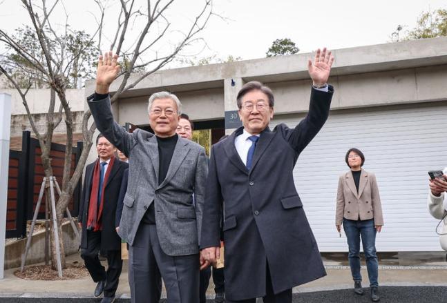 #韩国政治#【韩国在野党共同民主党党首李在明和前总统文在寅会谈，强调党内团结】
