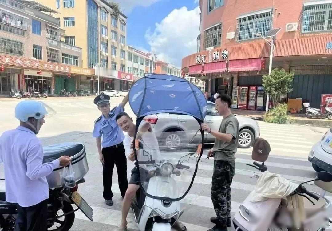 电动车被扣，妈妈崩溃，孩子谁接？

10月1号起，全国好多地方开始查电动车，没挂