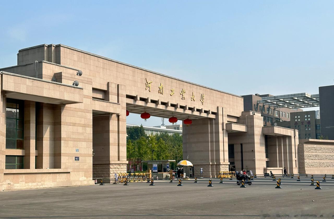 六十九载春秋更迭，以明德修身，滋养万千学子品格之树，
六十九载朝夕耕耘，凭求是铸