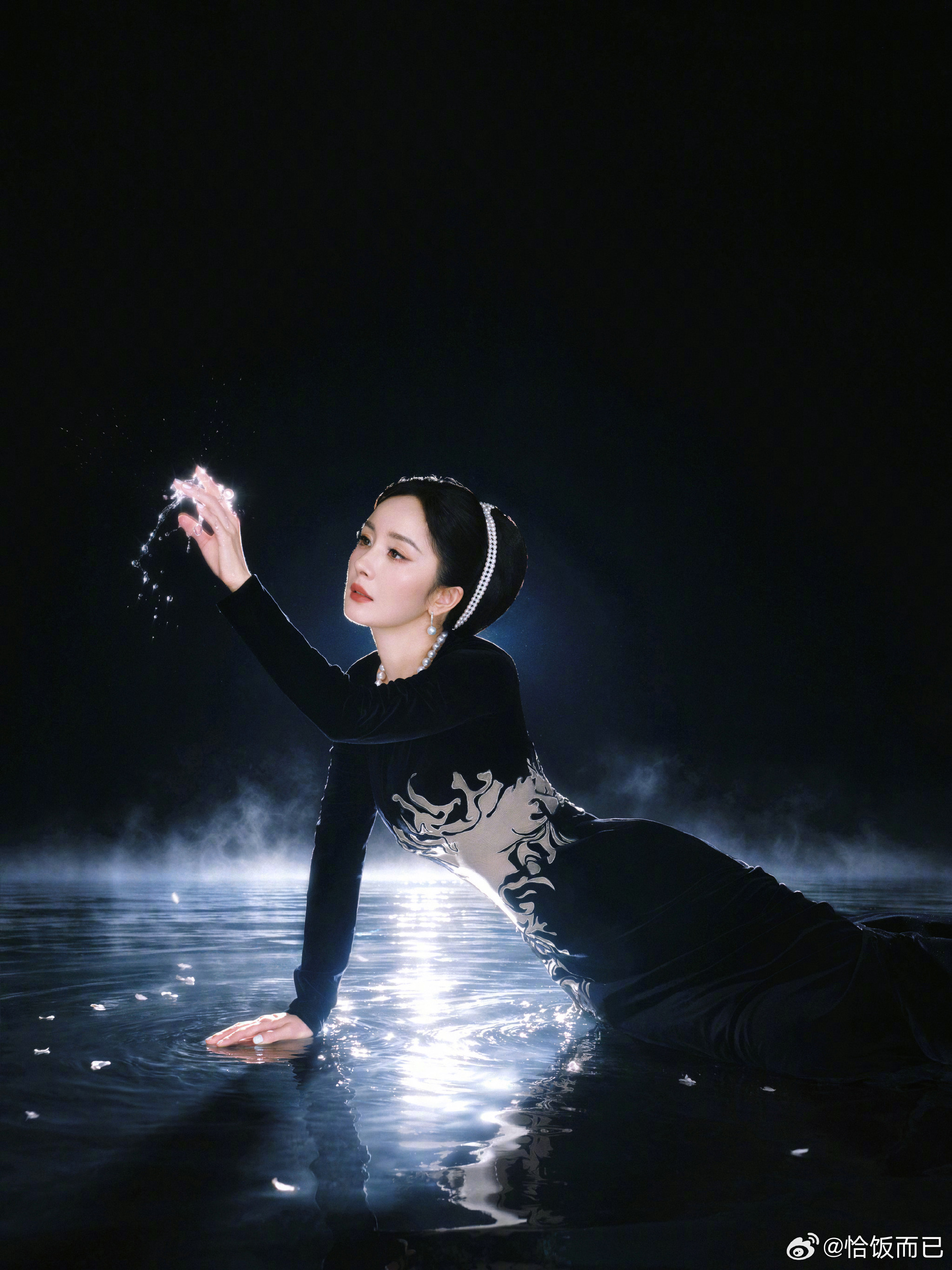 杨幂 旷野女王杨幂身穿Iris van Herpen 2026 秋冬高定的一条黑